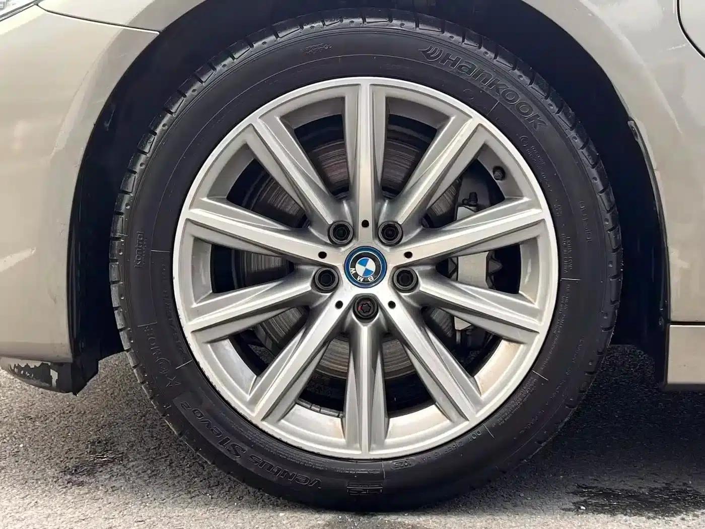 BMW 5 Series PHEV 2018 530Le Luxury Package — миниатюра 8