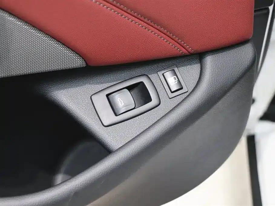 BMW 5 Series PHEV 2022 Facelift 535Le Luxury Package — миниатюра 12