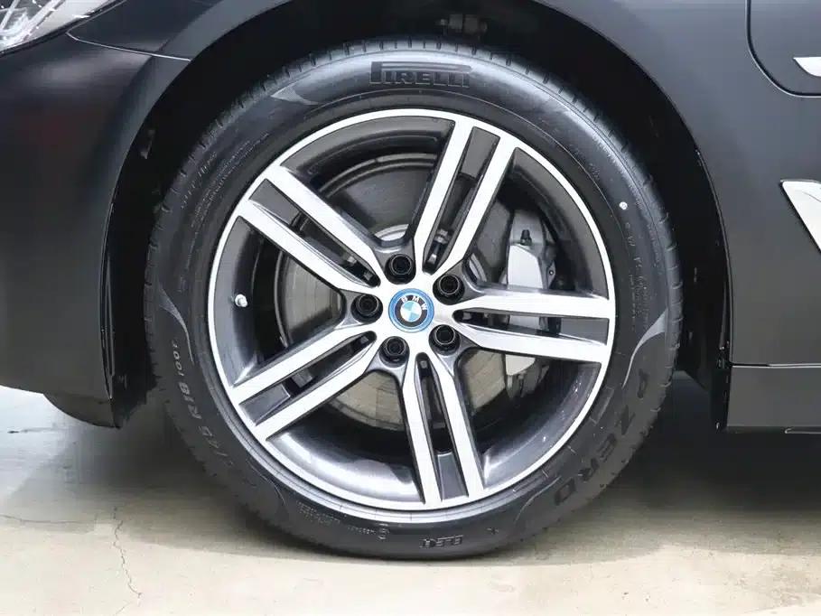 BMW 5 Series PHEV 2022 Facelift 535Le Luxury Package — миниатюра 26