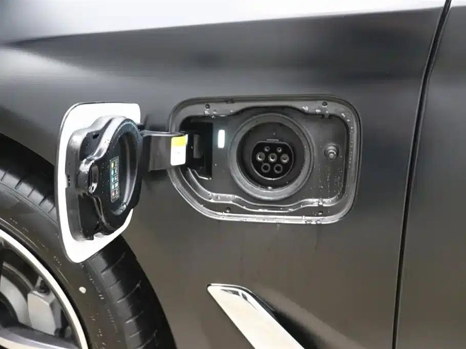 BMW 5 Series PHEV 2022 Facelift 535Le Luxury Package — миниатюра 27
