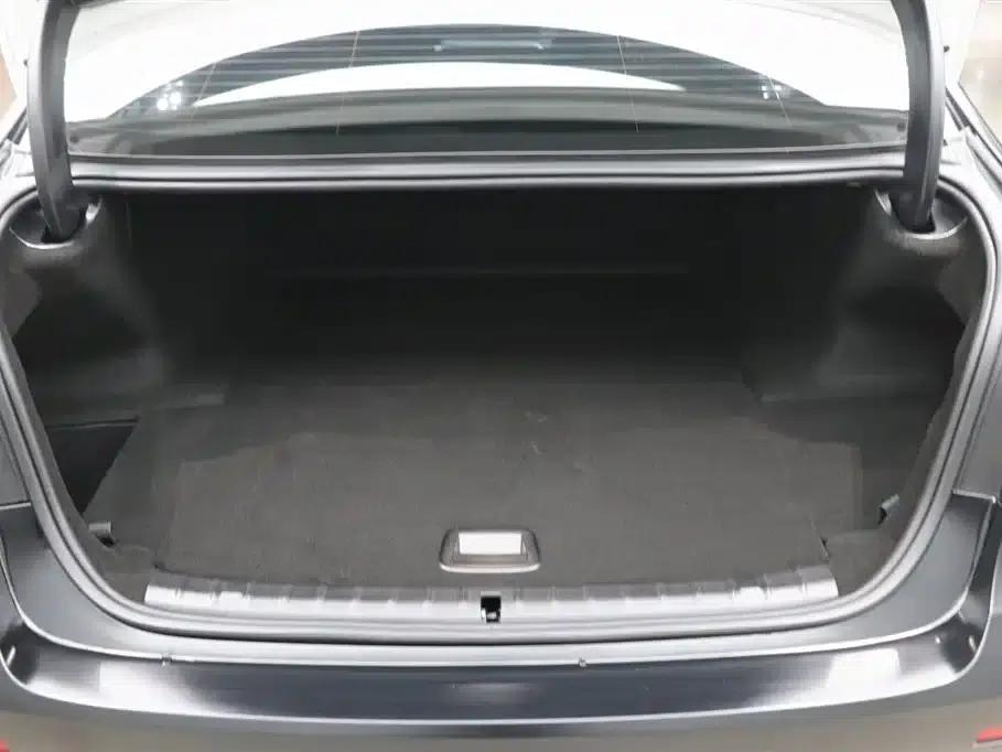 BMW 5 Series PHEV 2022 Facelift 535Le Luxury Package — миниатюра 30
