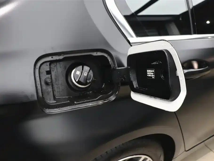 BMW 5 Series PHEV 2022 Facelift 535Le Luxury Package — миниатюра 31