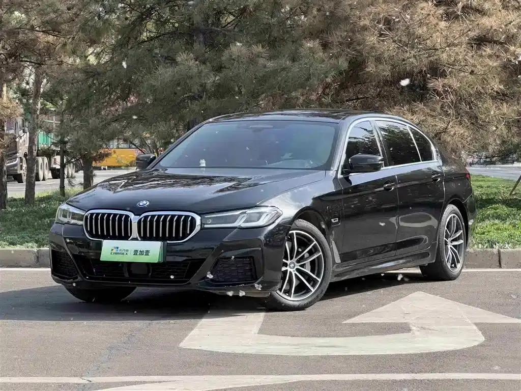 BMW 5 Series PHEV 2022 535Le Pioneer Edition M Sport Package — миниатюра 1