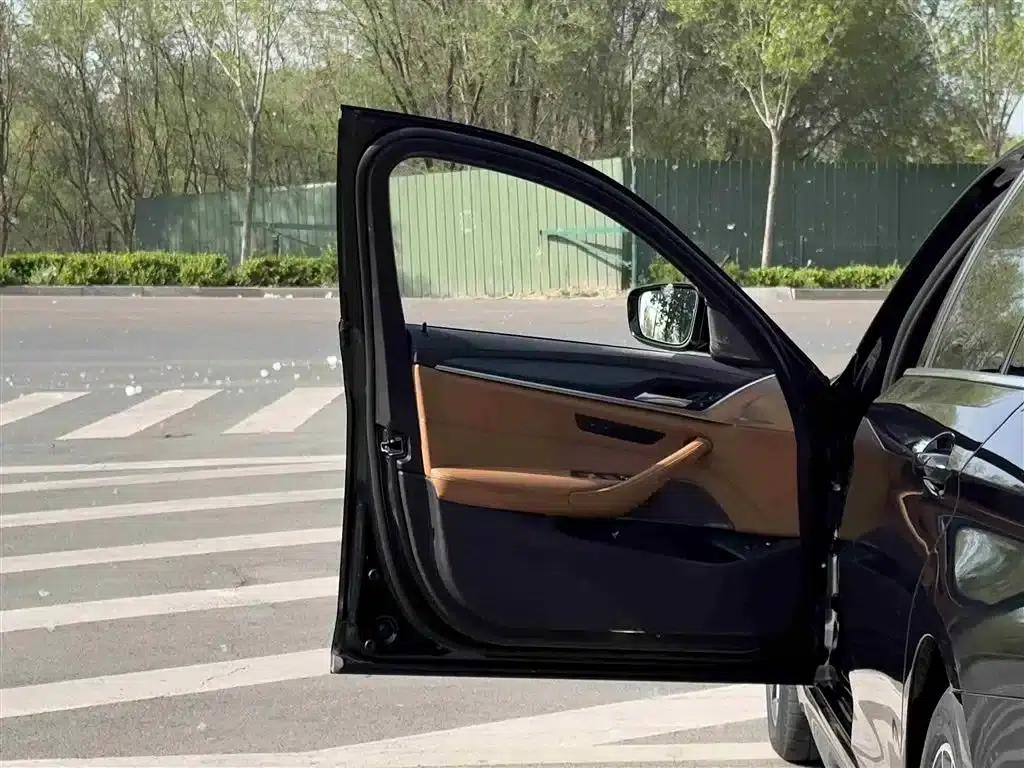 BMW 5 Series PHEV 2022 535Le Pioneer Edition M Sport Package — миниатюра 5