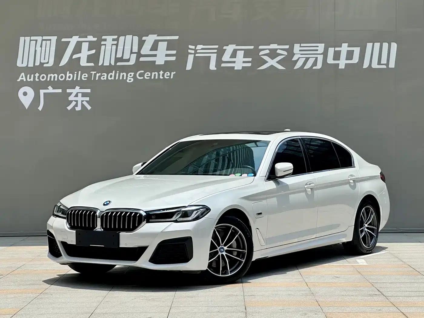 BMW 5 Series PHEV 2022 Facelift 535Le M Sport Package — миниатюра 1