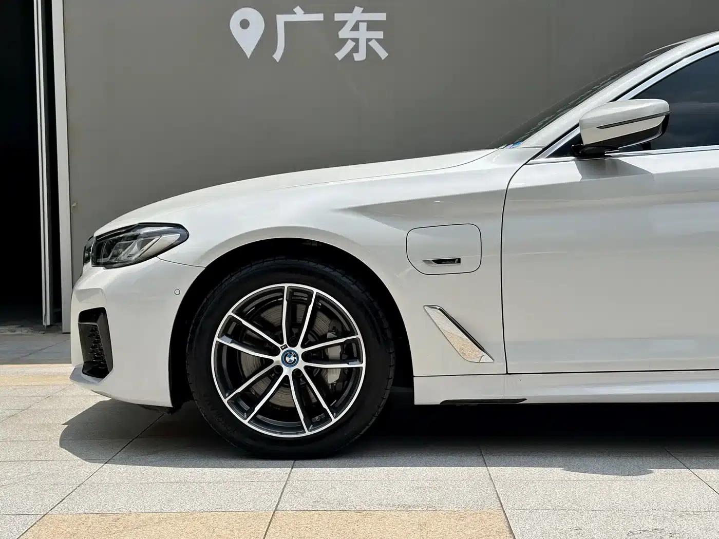 BMW 5 Series PHEV 2022 Facelift 535Le M Sport Package — миниатюра 15