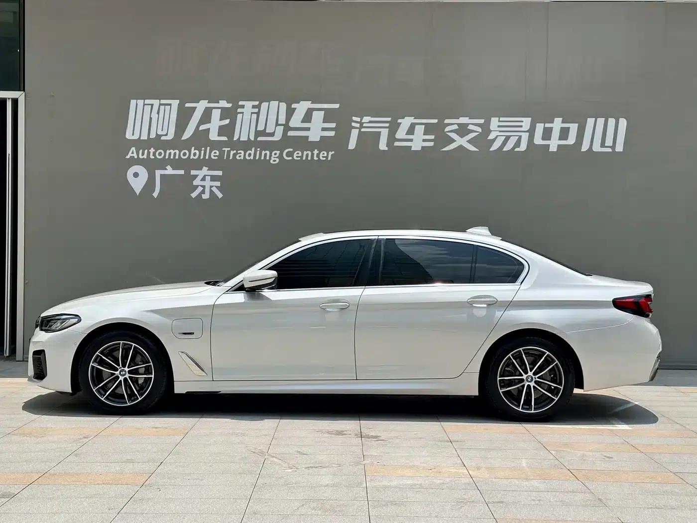 BMW 5 Series PHEV 2022 Facelift 535Le M Sport Package — миниатюра 3