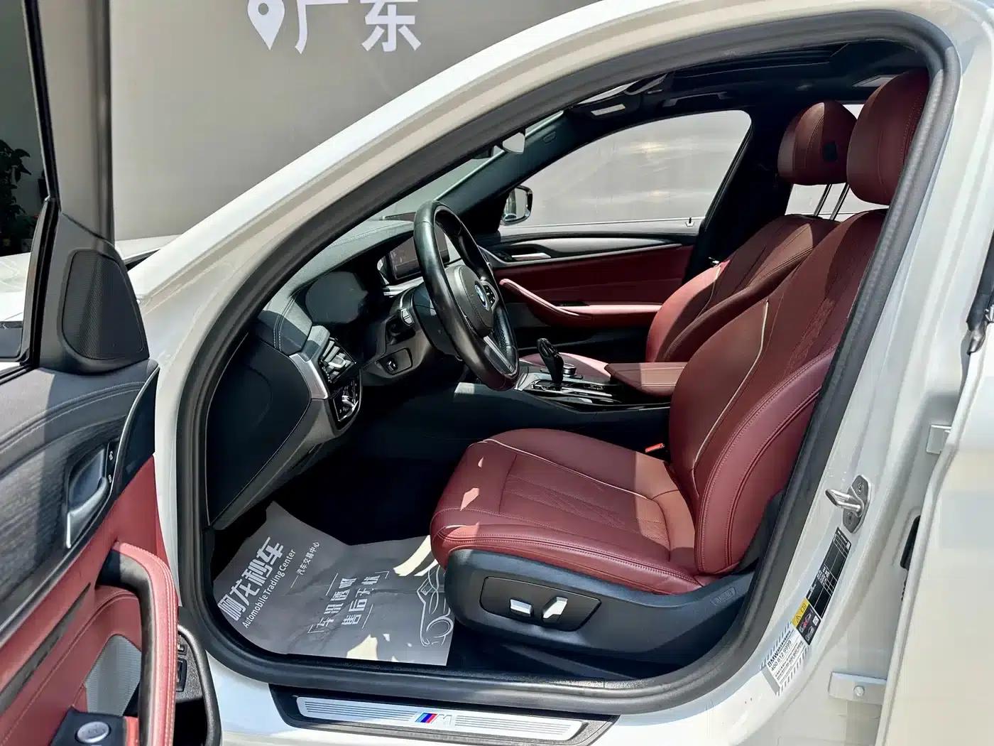 BMW 5 Series PHEV 2022 Facelift 535Le M Sport Package — миниатюра 23