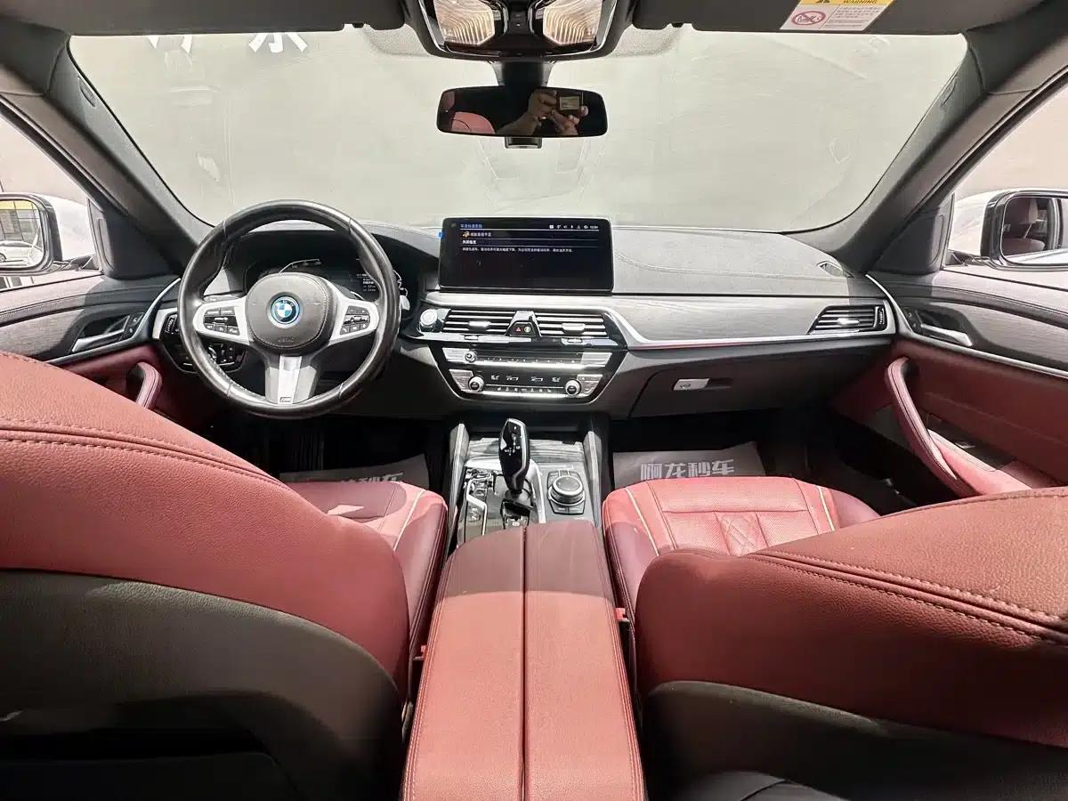BMW 5 Series PHEV 2022 Facelift 535Le M Sport Package — миниатюра 25
