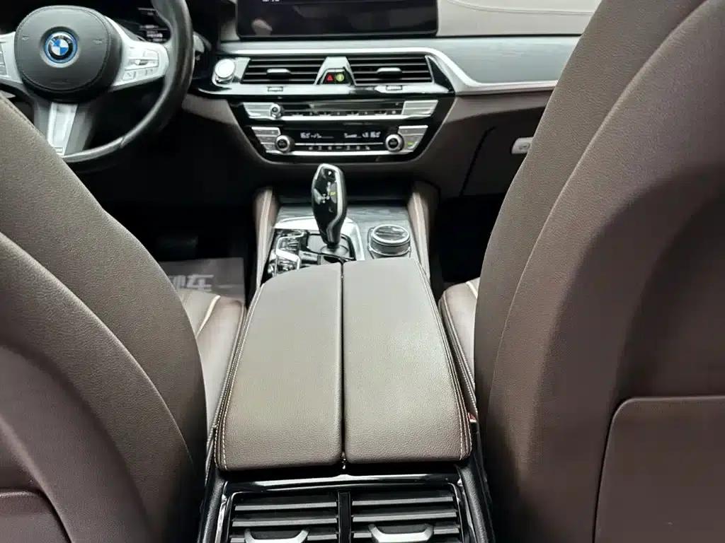 BMW 5 Series PHEV 2022 Facelift 535Le M Sport Package — миниатюра 15