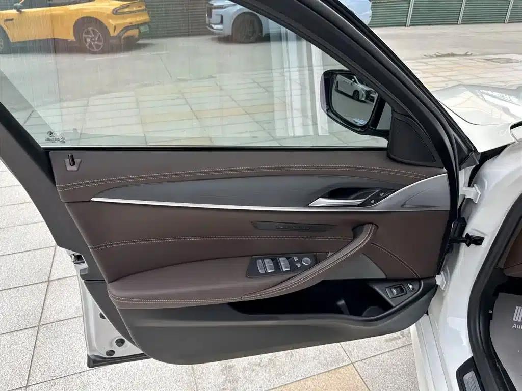 BMW 5 Series PHEV 2022 Facelift 535Le M Sport Package — миниатюра 22