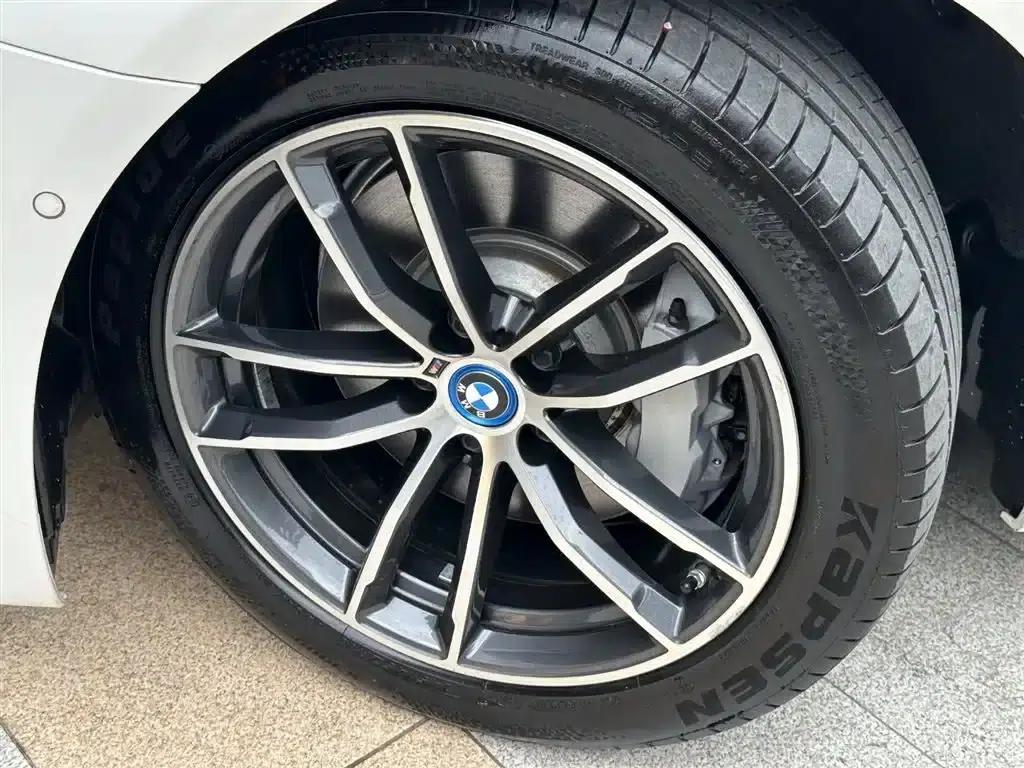 BMW 5 Series PHEV 2022 Facelift 535Le M Sport Package — миниатюра 23