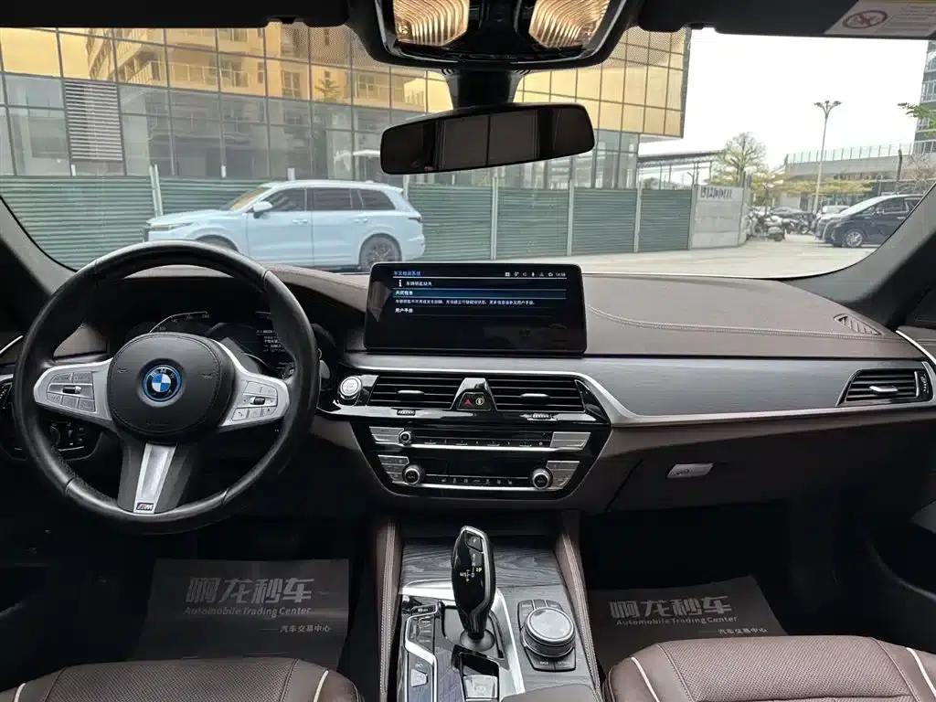 BMW 5 Series PHEV 2022 Facelift 535Le M Sport Package — миниатюра 10