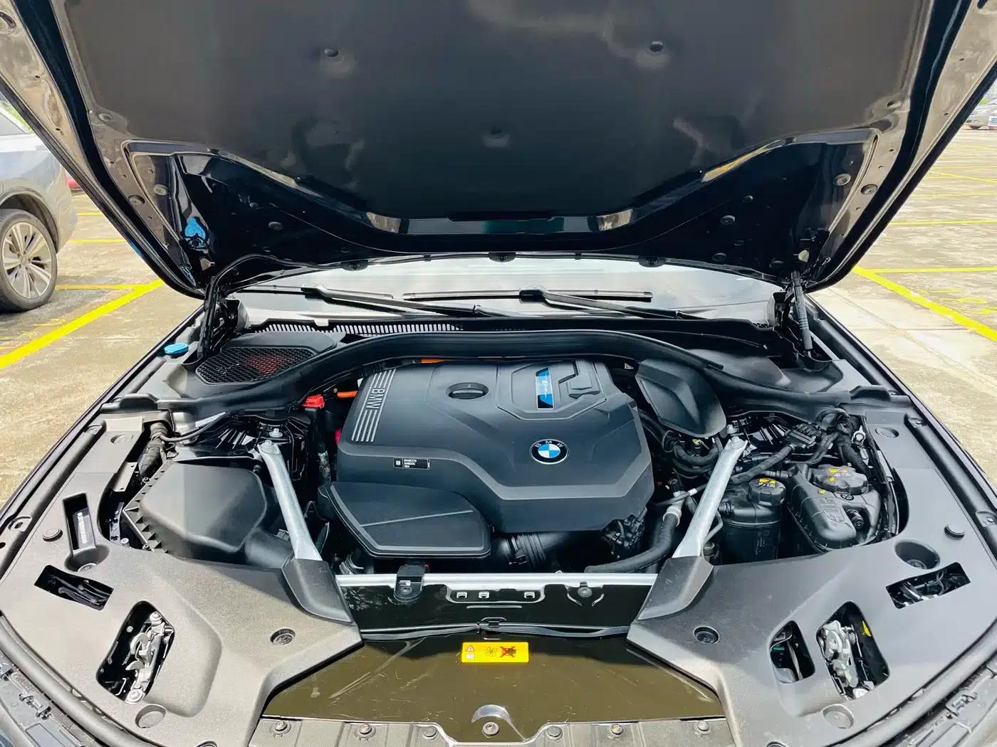 BMW 5 Series PHEV 2021 535Le Pioneer Edition M Sport Package — миниатюра 26