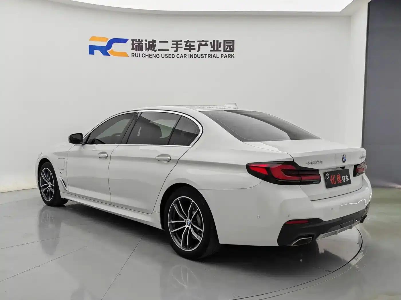 BMW 5 Series PHEV 2021 Facelift 535Le Pioneer Edition M Sport Package — миниатюра 17