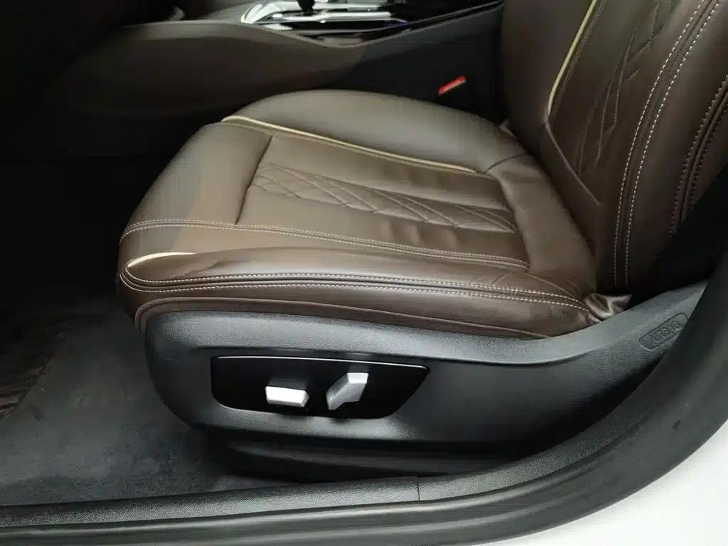 BMW 5 Series PHEV 2020 530Le Luxury Package — миниатюра 20