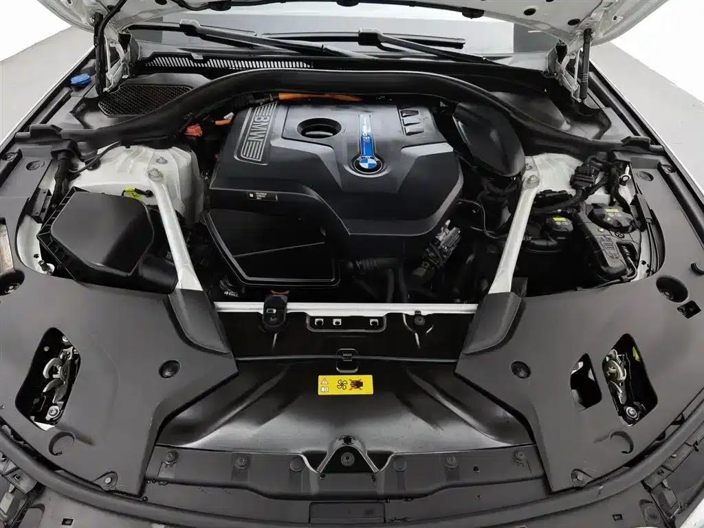 BMW 5 Series PHEV 2020 530Le Luxury Package — миниатюра 6