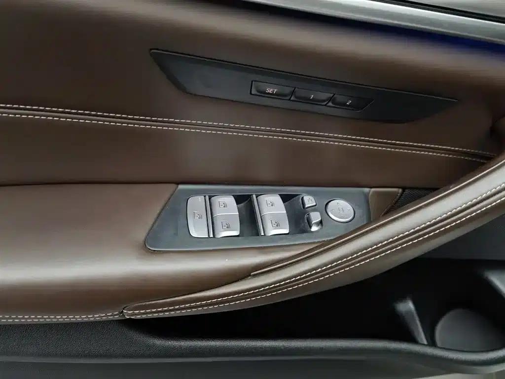 BMW 5 Series PHEV 2020 530Le Luxury Package — миниатюра 9