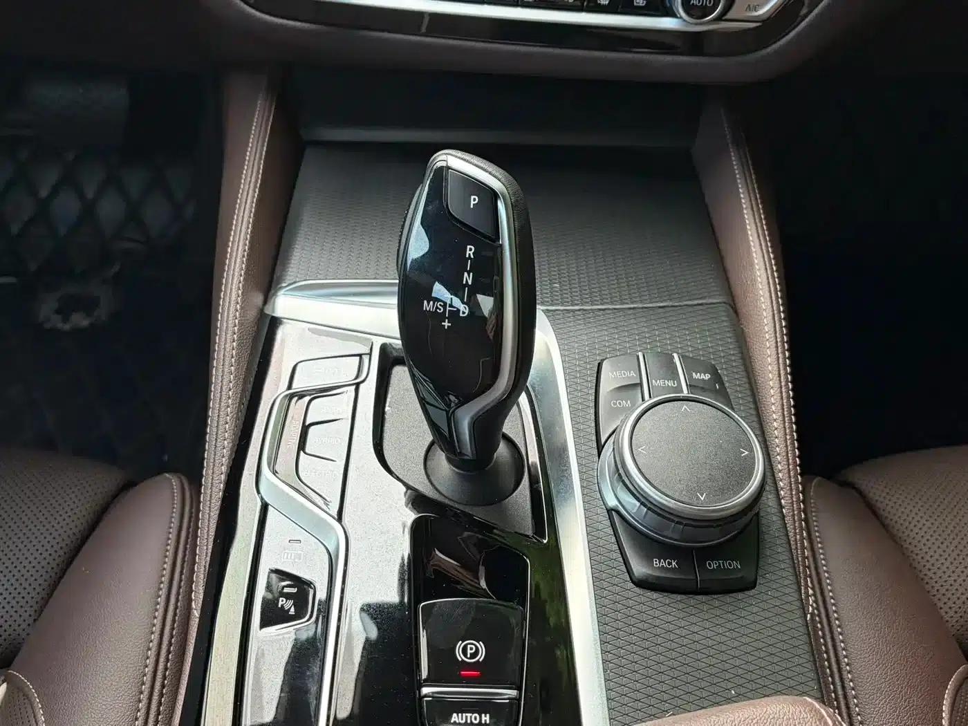 BMW 5 Series PHEV 2021 535Le Pioneer Edition M Sport Package — миниатюра 18
