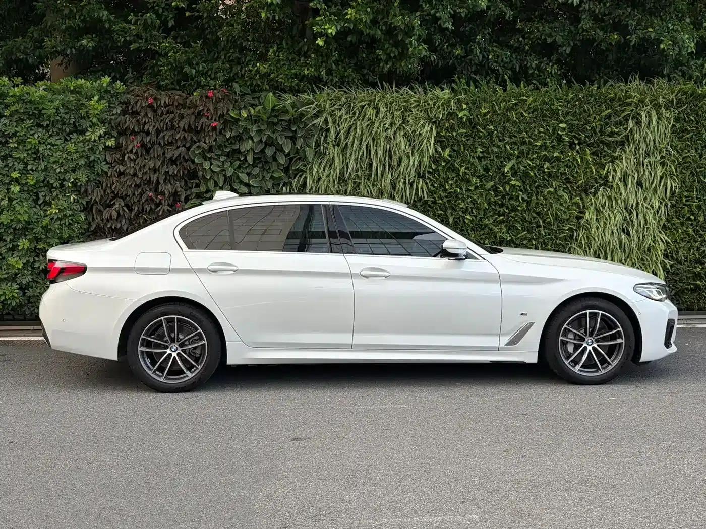 BMW 5 Series PHEV 2021 535Le Pioneer Edition M Sport Package — миниатюра 4