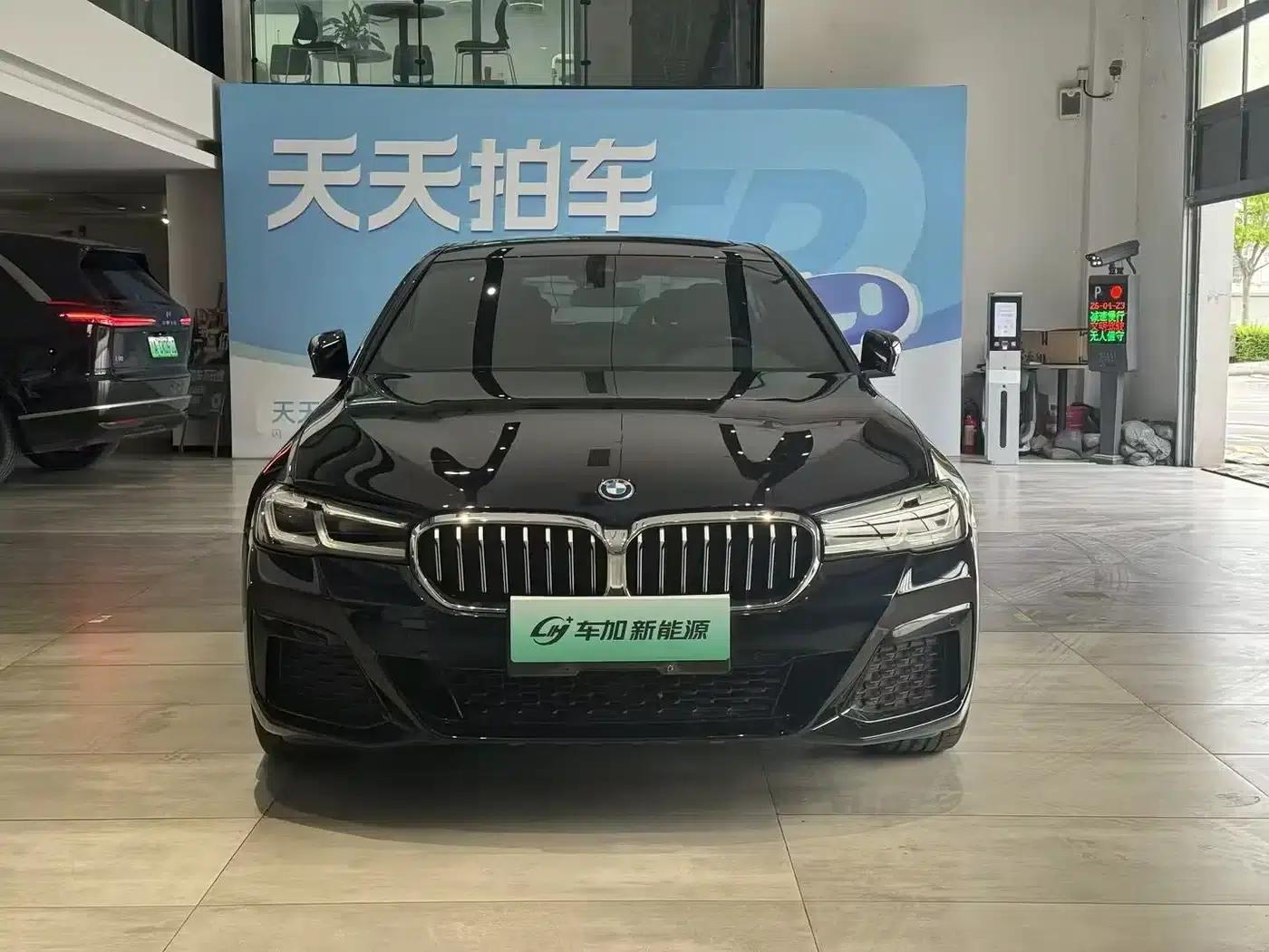 BMW 5 Series PHEV 2022 Facelift 535Le M Sport Package — миниатюра 2