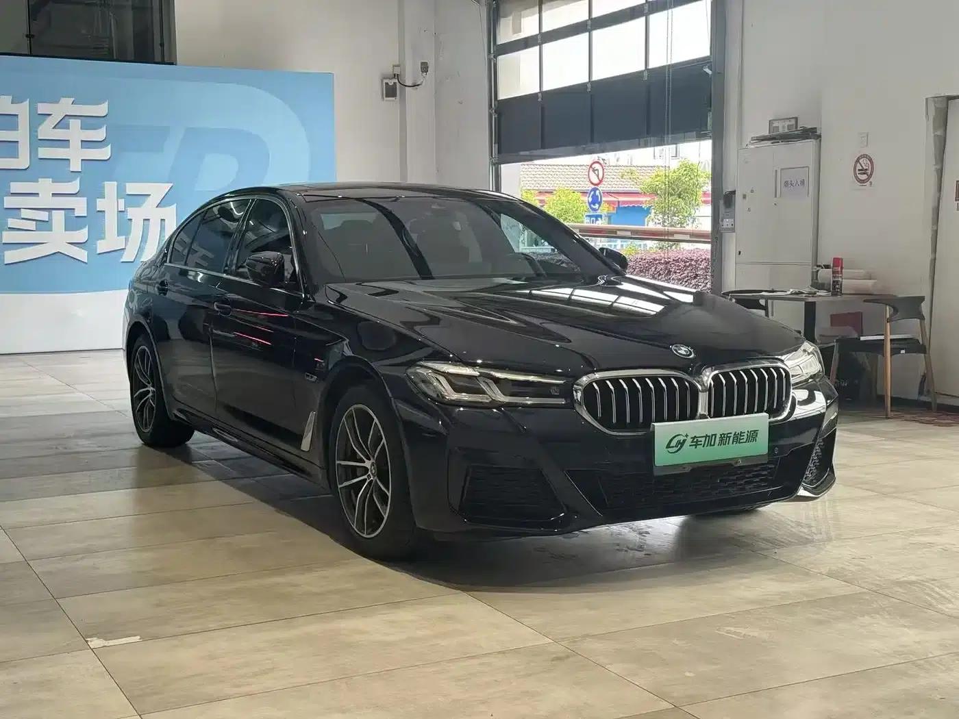 BMW 5 Series PHEV 2022 Facelift 535Le M Sport Package — миниатюра 3