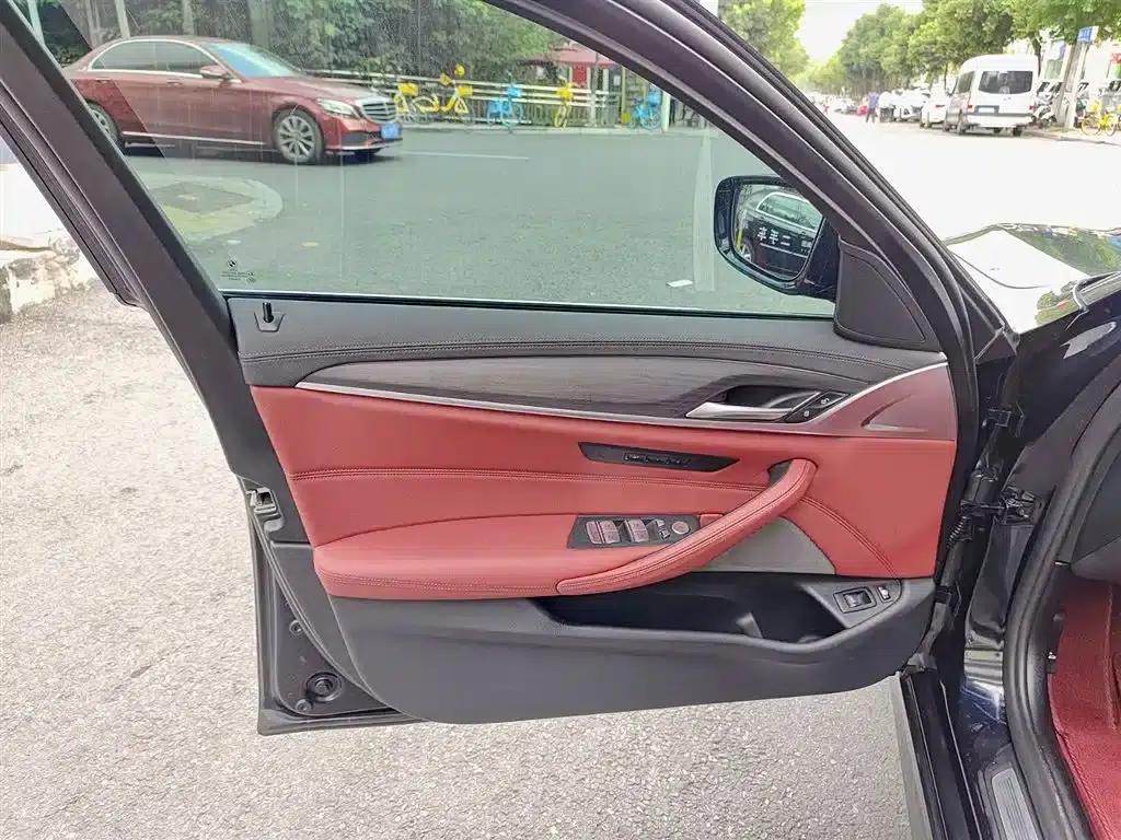 BMW 5 Series PHEV 2022 535Le M Sport Package — миниатюра 6