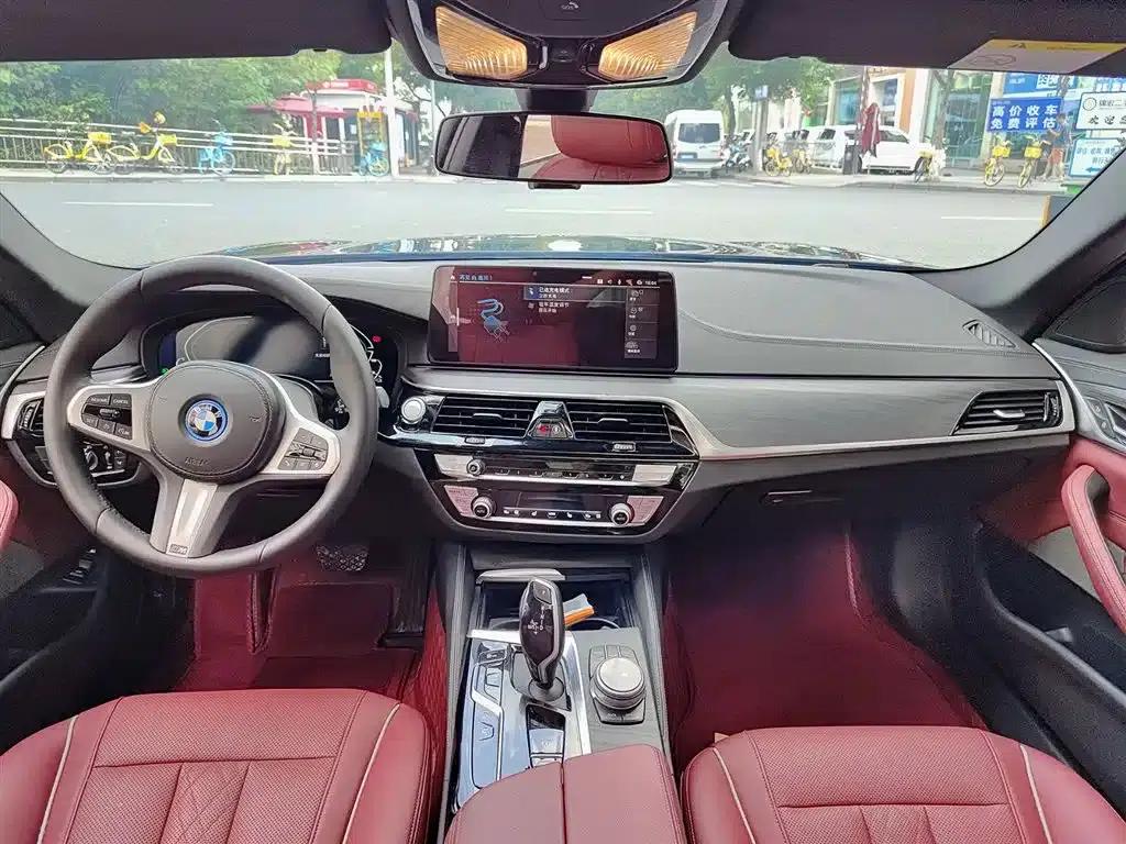 BMW 5 Series PHEV 2022 535Le M Sport Package — миниатюра 10
