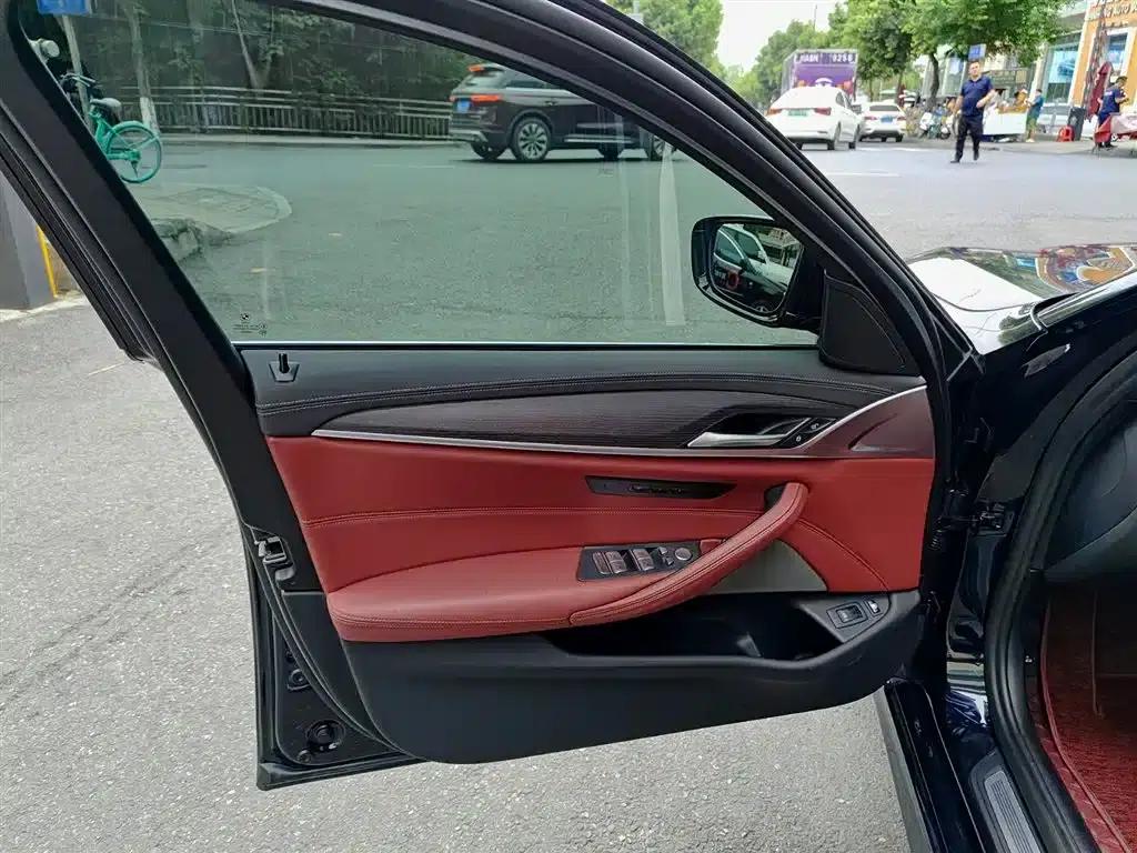 BMW 5 Series PHEV 2021 535Le M Sport Package — миниатюра 6