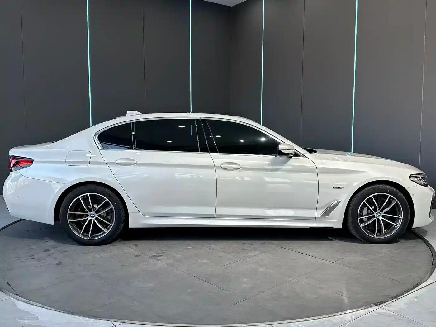 BMW 5 Series PHEV 2022 Facelift 3 535Le Pioneer Edition M Sport Package — миниатюра 5