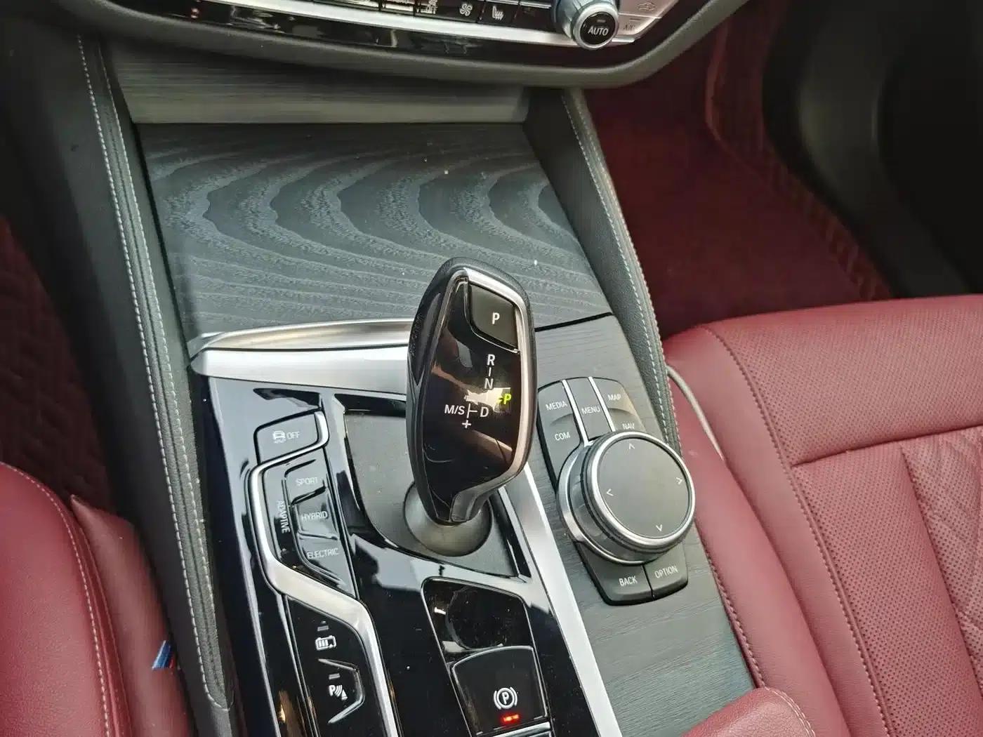 BMW 5 Series PHEV 2021 535Le M Sport Package — миниатюра 13