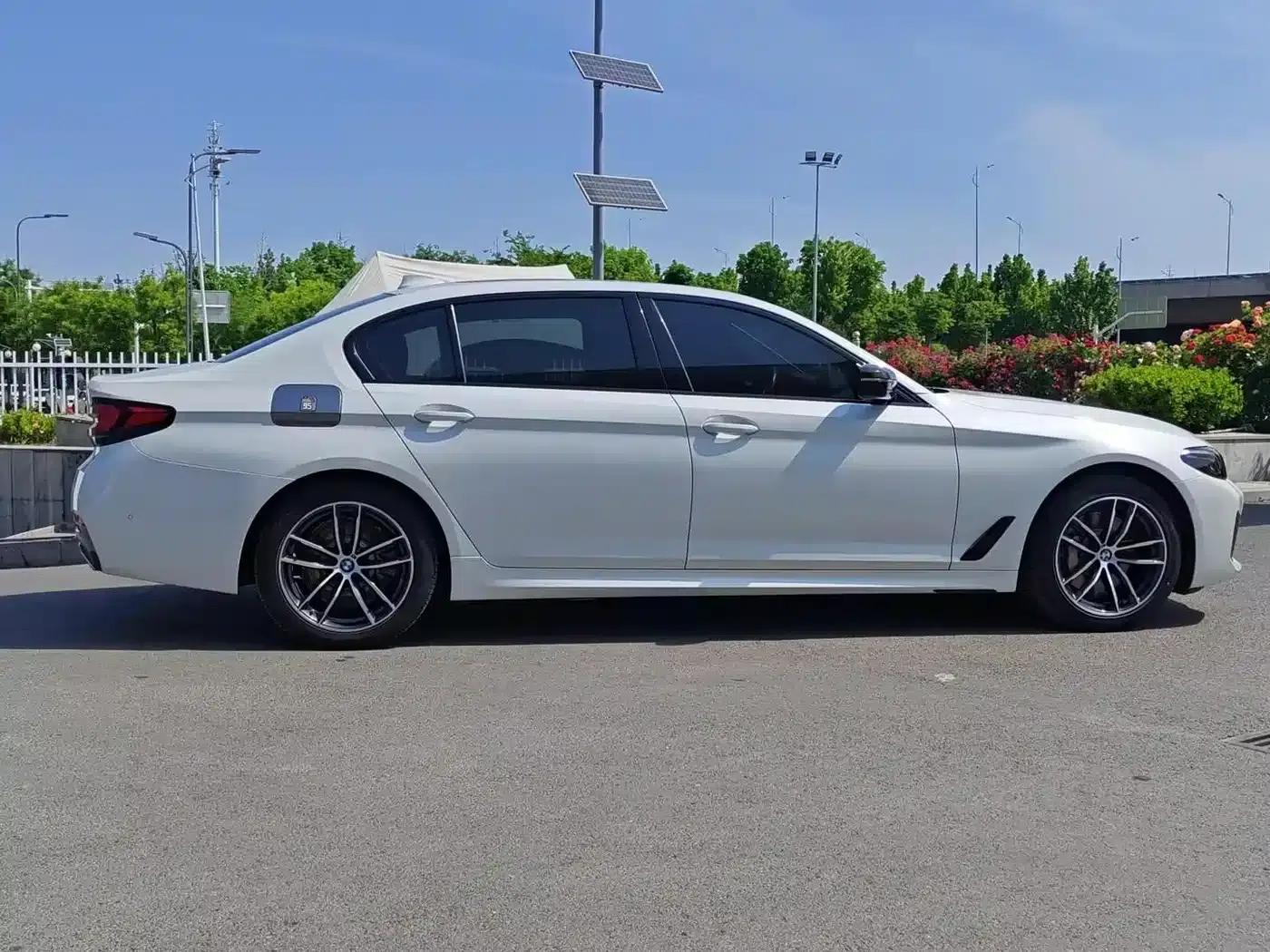 BMW 5 Series PHEV 2021 535Le M Sport Package — миниатюра 14