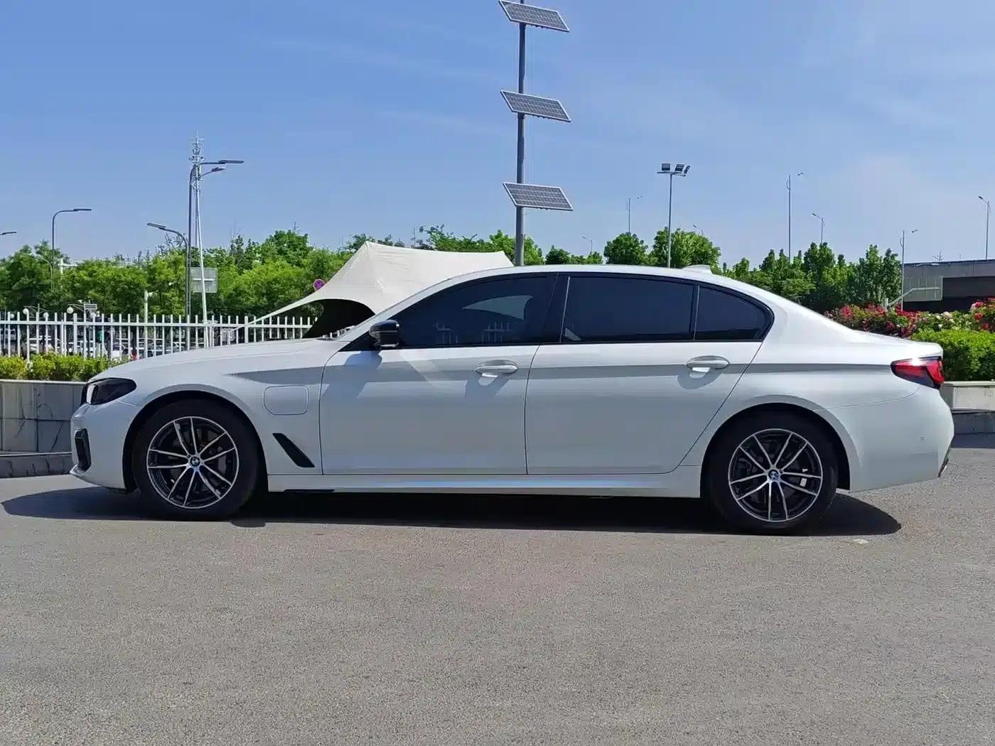 BMW 5 Series PHEV 2021 535Le M Sport Package — миниатюра 15