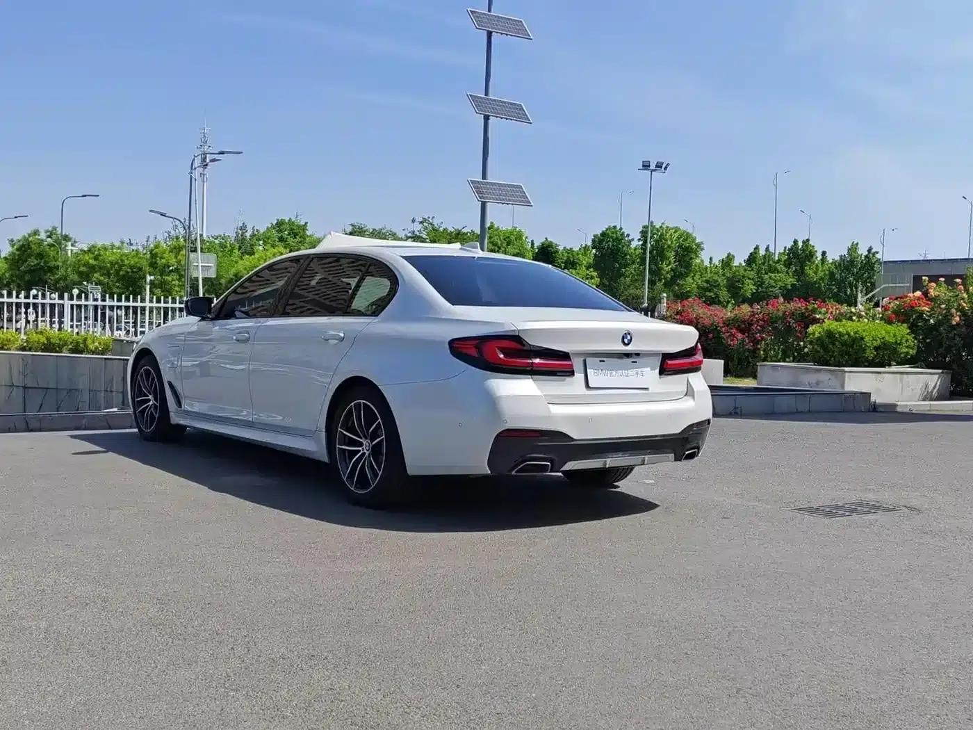 BMW 5 Series PHEV 2021 535Le M Sport Package — миниатюра 16