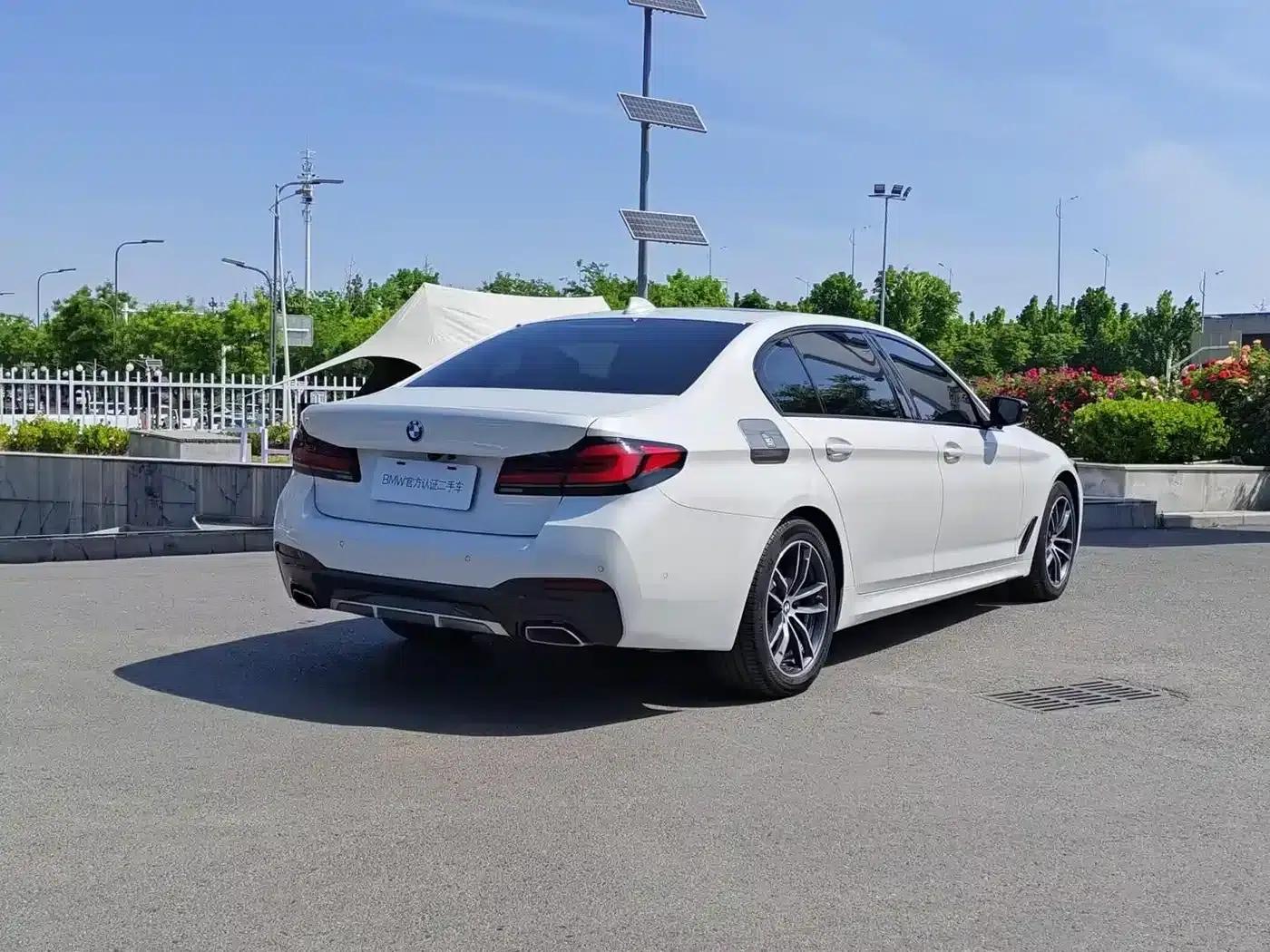 BMW 5 Series PHEV 2021 535Le M Sport Package — миниатюра 18