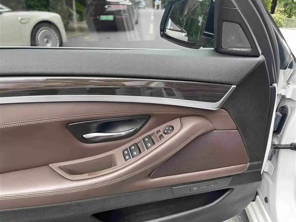 BMW 5 Series PHEV 2015 530Le — миниатюра 11