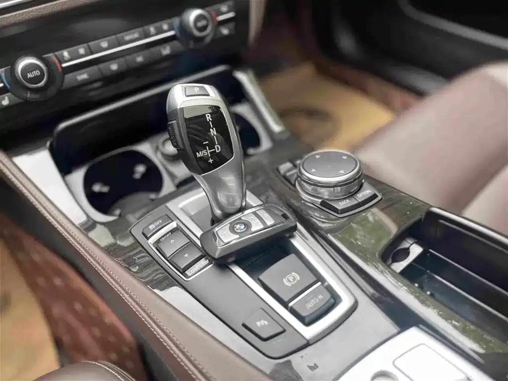 BMW 5 Series PHEV 2015 530Le — миниатюра 20