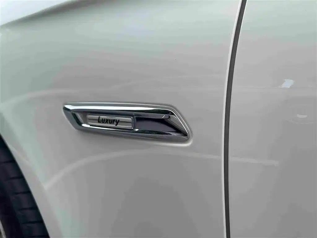 BMW 5 Series PHEV 2015 530Le — миниатюра 25