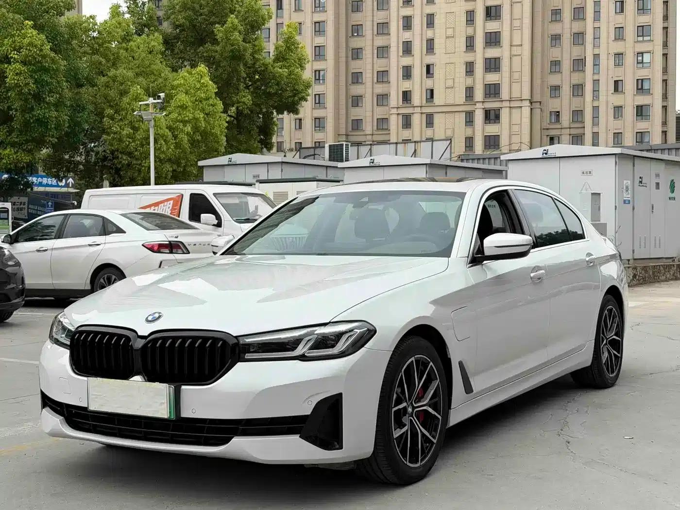 BMW 5 Series PHEV 2021 535Le Luxury Package — миниатюра 1