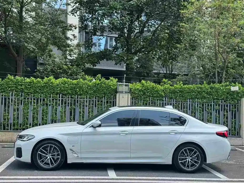 BMW 5 Series PHEV 2021 535Le M Sport Package — миниатюра 2