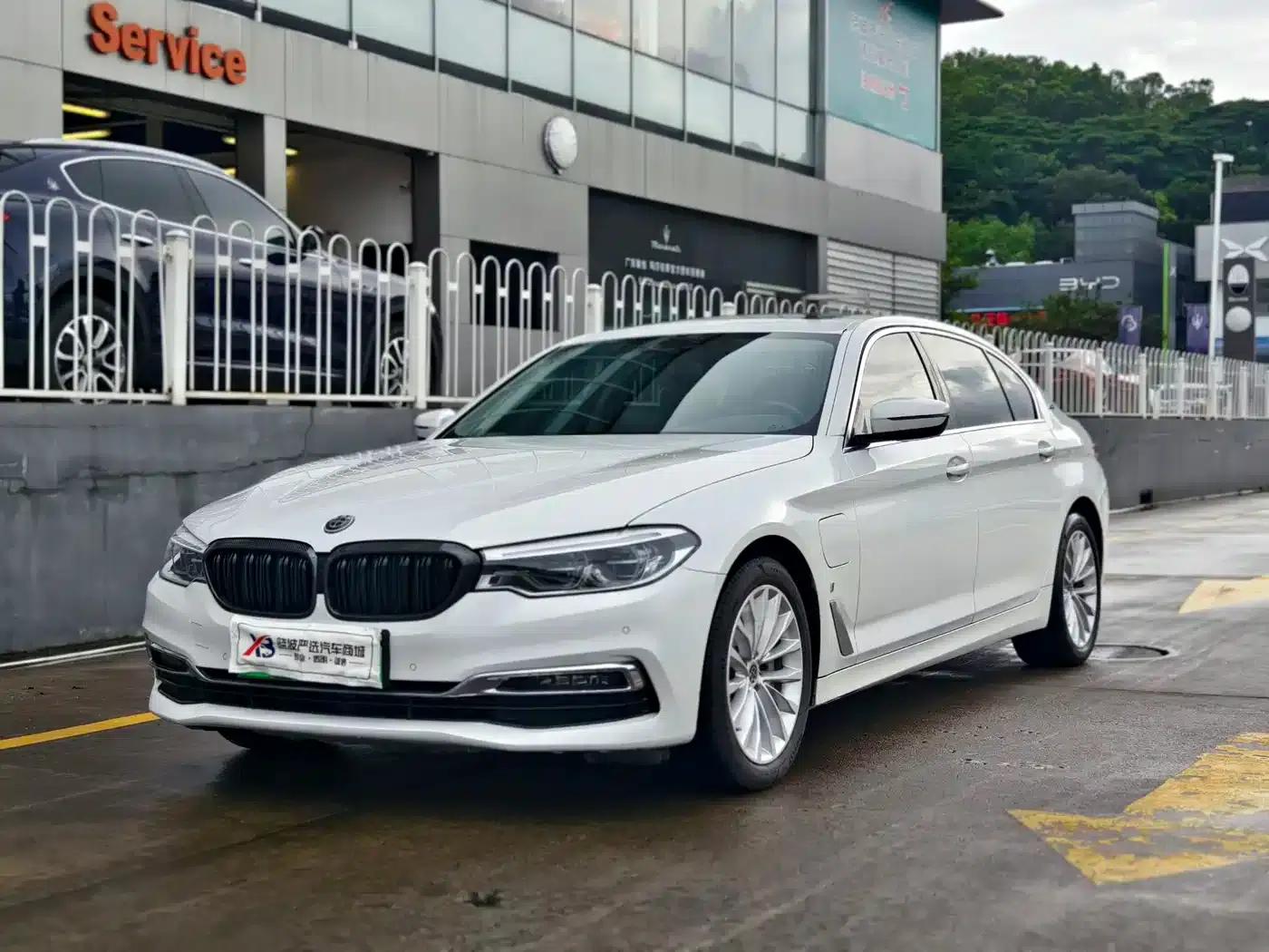 BMW 5 Series PHEV 2019 530Le Luxury Package — миниатюра 1