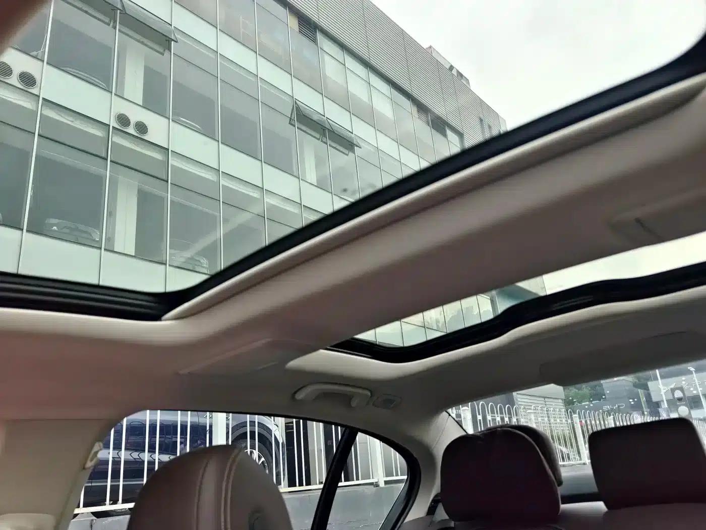 BMW 5 Series PHEV 2019 530Le Luxury Package — миниатюра 15
