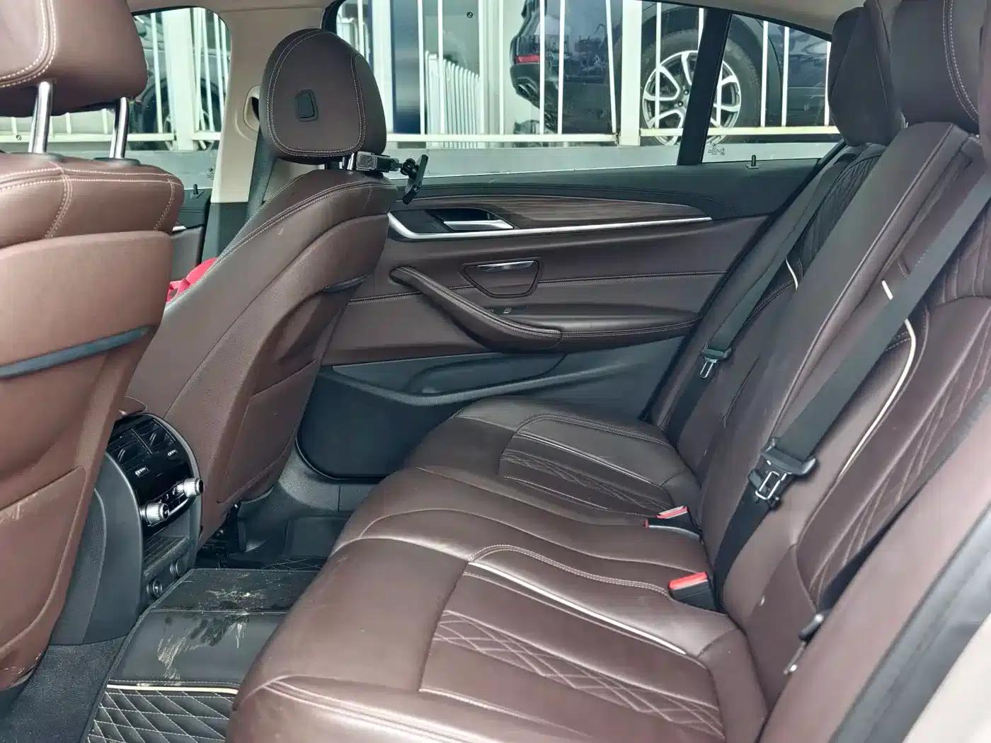 BMW 5 Series PHEV 2019 530Le Luxury Package — миниатюра 16