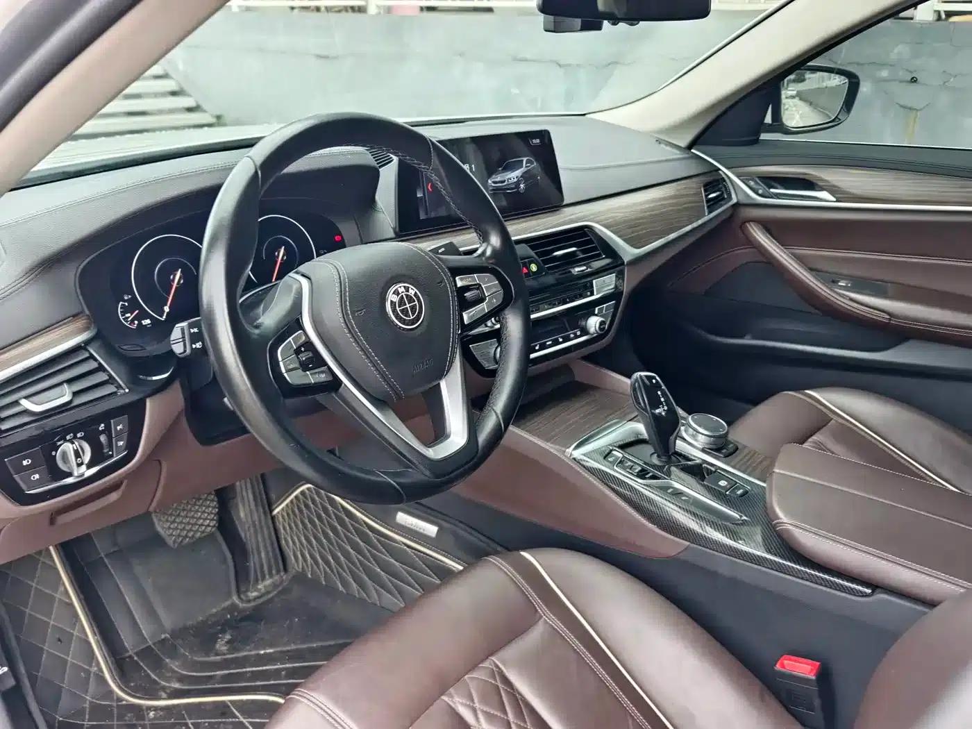 BMW 5 Series PHEV 2019 530Le Luxury Package — миниатюра 7