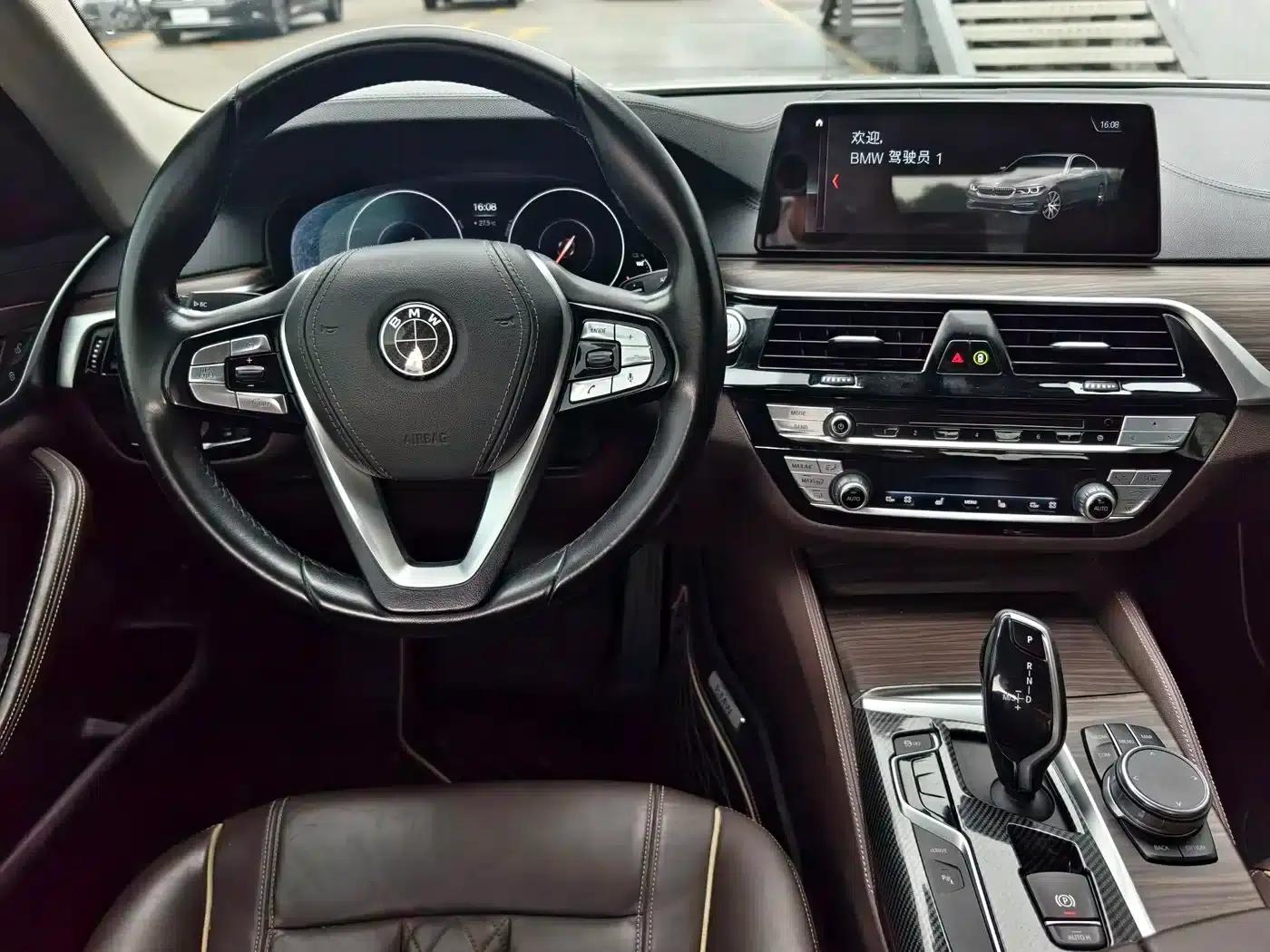 BMW 5 Series PHEV 2019 530Le Luxury Package — миниатюра 8