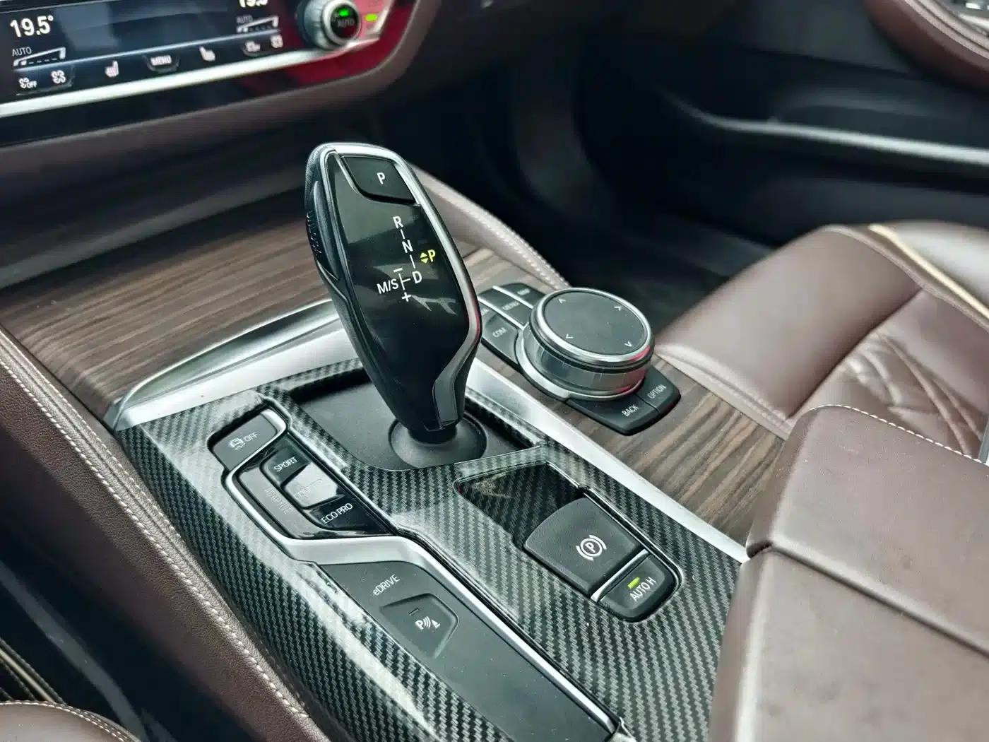 BMW 5 Series PHEV 2019 530Le Luxury Package — миниатюра 10