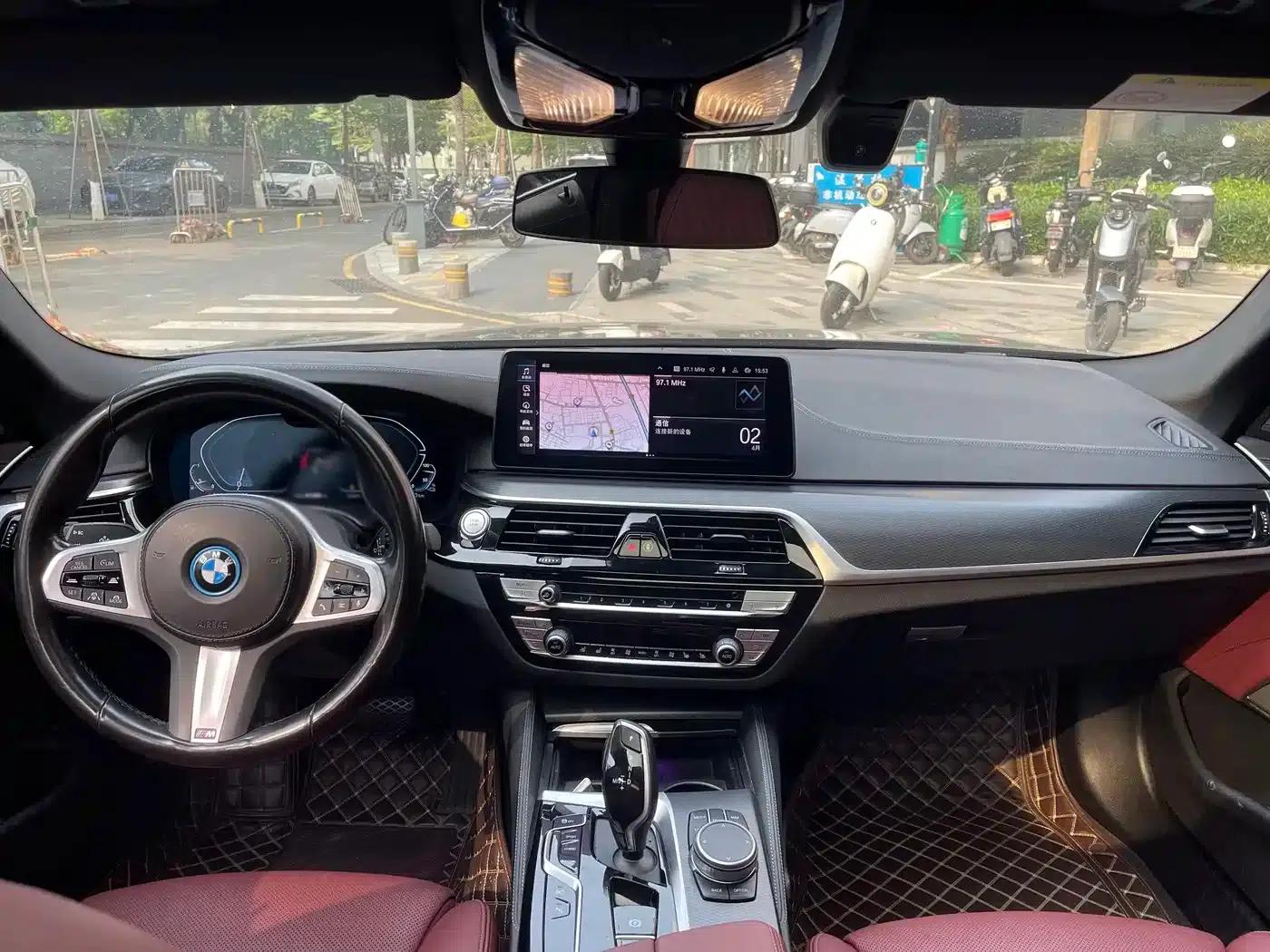 BMW 5 Series PHEV 2021 535Le M Sport Package — миниатюра 11
