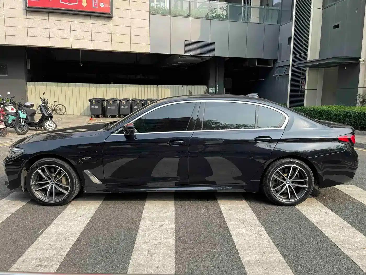 BMW 5 Series PHEV 2021 535Le M Sport Package — миниатюра 4