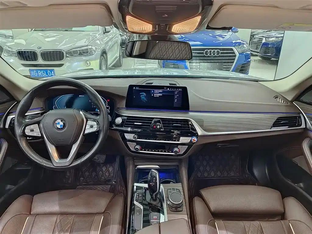 BMW 5 Series PHEV 2020 530Le Pioneer Edition — миниатюра 10