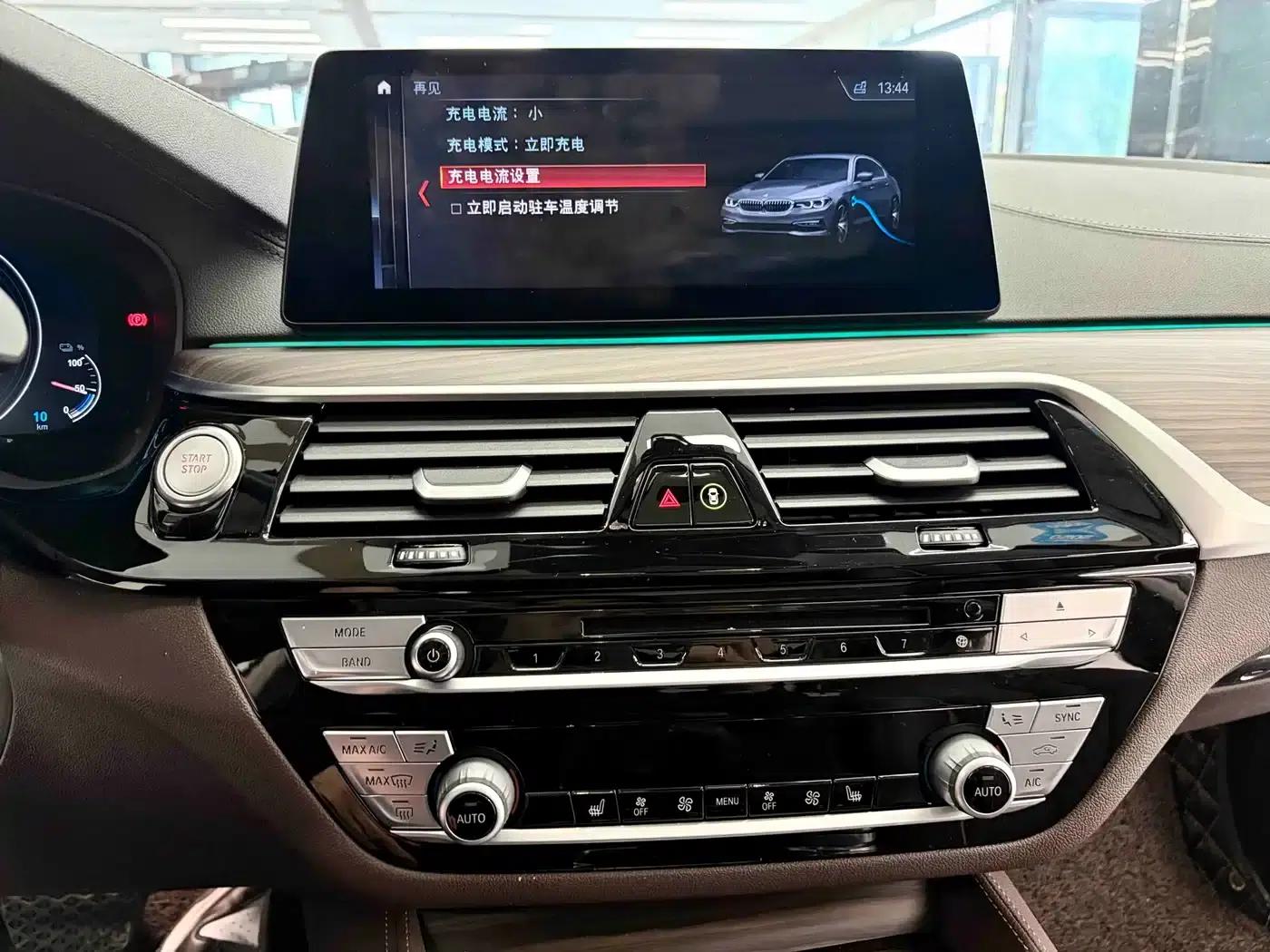 BMW 5 Series PHEV 2019 Facelift 530Le Luxury Package — миниатюра 6